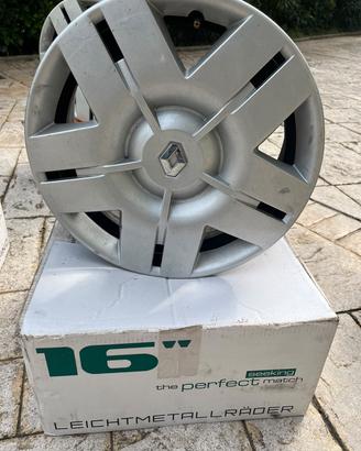 cerchi con borchia da 16 auto Clio renaulto