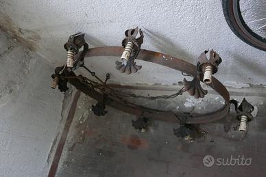 Lampadario in ferro battuto rustico a 6 luci