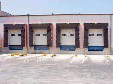 Capannone con 4 banchine di carico carinaro tevero