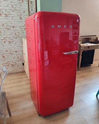 Frigorifero Smeg rosso