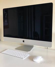 Apple iMac con tastiera e mouse