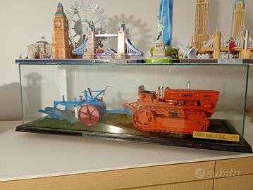 Trattore soprammobili e Vetrinetta