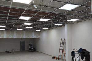 Locale commerciale in fase di allestimento