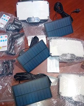Potenti Faretti led con pannello solare e sensore 