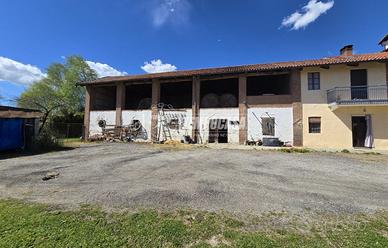 SOLUZIONE INDIPENDENTE CON AMPIO SPAZIO ESTERNO