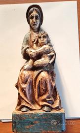 scultura in legno dipinto Madonna con bambino