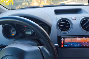 Mitsubishi colt 1,3 70 kW benzina