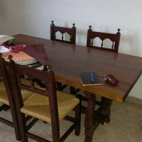 Tavolo e sedie in legno massello