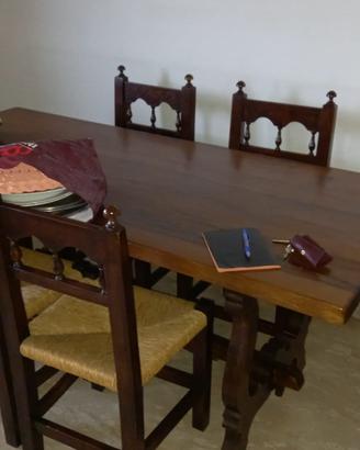 Tavolo e sedie in legno massello