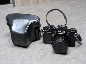Fotocamera Ricoh KR-5 con Riconar 55mm 1:2.2