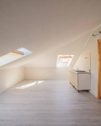 Attico / Mansarda di 76 m² con 3 locali a Cantalup