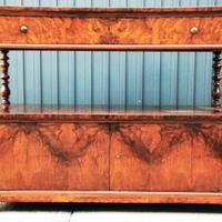 Credenza emiliana dell'800.