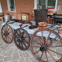 Antiquariato,giogo,ruote calesse carro,radio ecc