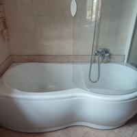 Vasca da bagno con box doccia