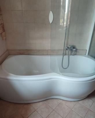 Vasca da bagno con box doccia