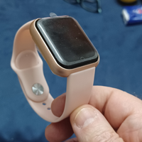 Smartwatch con cinturino rosa