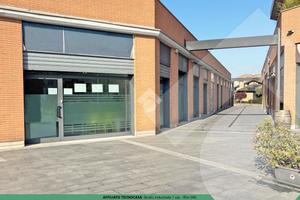 NEGOZIO A PREGNANA MILANESE