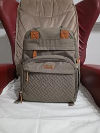 zaino con varie tasche