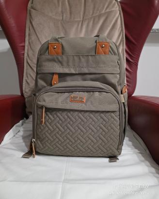 zaino con varie tasche