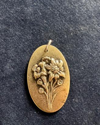 Ciondolo ovale con fiori di montagna argento 1000