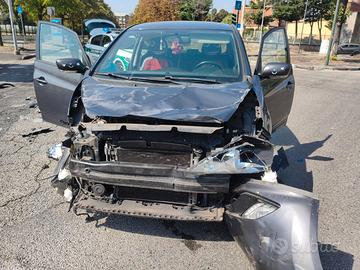 Kia Venga GPL incidentata anno 2015 94000 km