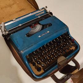Macchina da scrivere Olivetti Modello Lettera 22