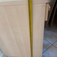 scrivania con cassetto