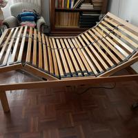 Letto con sollevamento elettrico