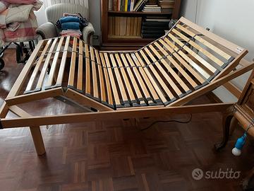 Letto con sollevamento elettrico
