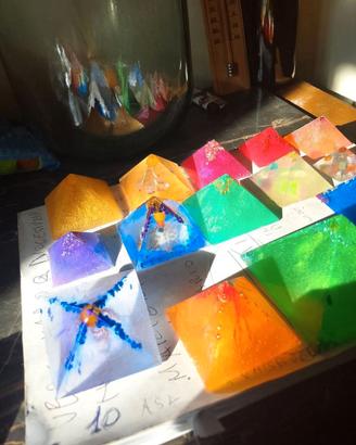 piramide energetica orgone 7 chakra 4 elementi
