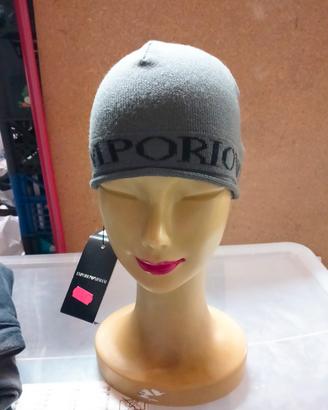 Berretto Emporio Armani in lana WO vintage.