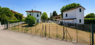 INDIPENDENZA E SPAZIO: CASA CON 400 MQ DI GIARDINO