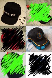 CAPPELLINI  SPORTIVI  IN FOTO CON ETICHETTE 10 €.