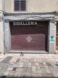 MONOLOCALE A MESAGNE