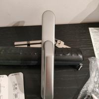 Maniglia per porta assemblaggio 