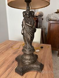 Lampada da tavolo con scultura in ottone