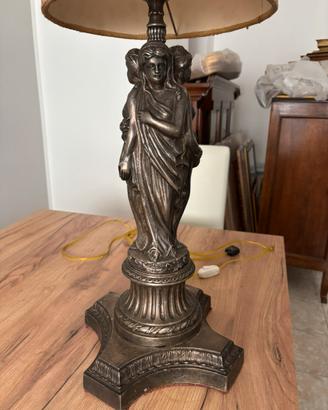 Lampada da tavolo con scultura in ottone