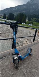 Monopattino elettrico aprilia tuareg