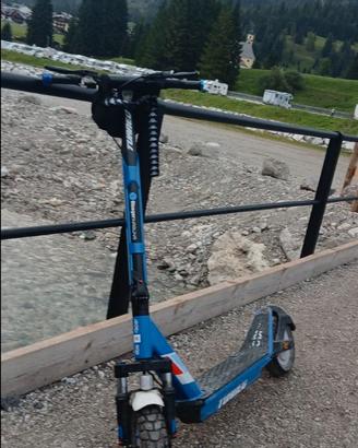 Monopattino elettrico aprilia tuareg