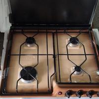 Piano cottura Ariston.