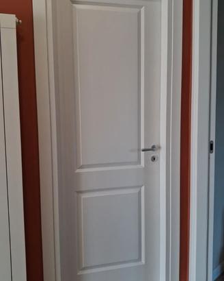 Porta a battente nuova