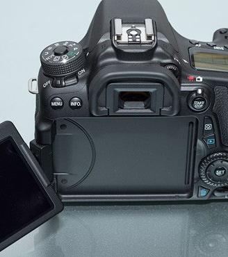 Canon EOS 70D + Battery Grip compatibile