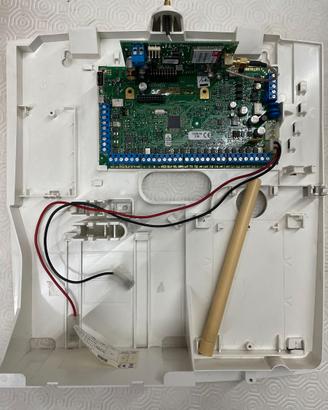 Centrale ABS 104 + Scheda GSM Absoluta + Box