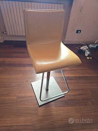 Sgabello da bar moderno in ecopelle beige 