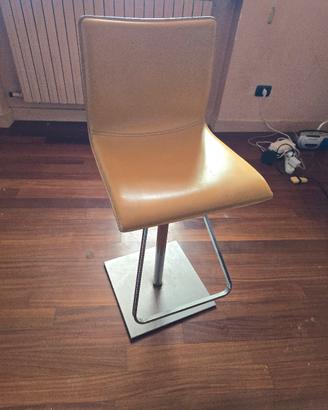Sgabello da bar moderno in ecopelle beige 