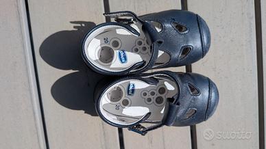 Scarpe chicco con buchi 20