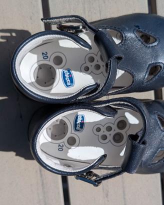 Scarpe chicco con buchi 20