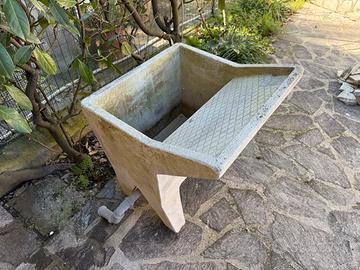 Lavotoio da esterno in pietra