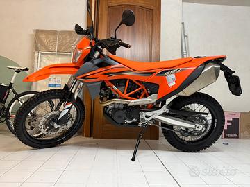 Moto KTM 690 enduro R