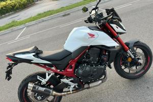 Honda hornet cb 750 garanzia ben  accessoriata